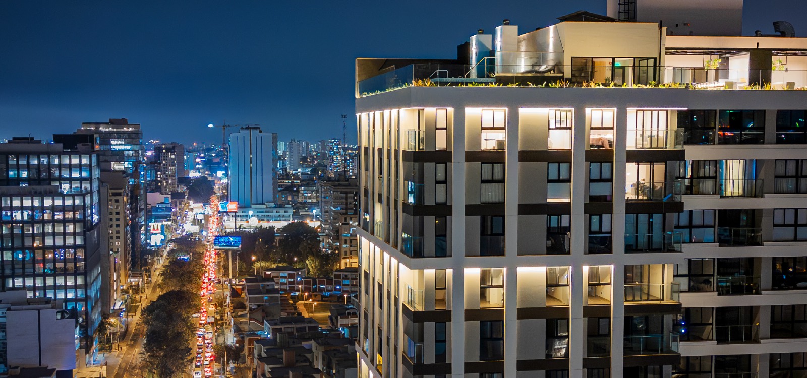 Fachada de edificio residencial de V&V Inmobiliaria en Lima